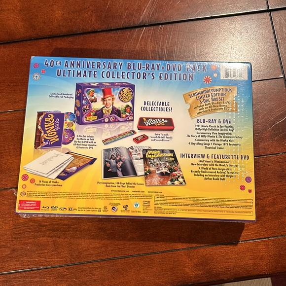 Willy Wonka & the Chocolate Factory Three-Disc 40th Anniversary Collectors Combo - Picture 4 of 15